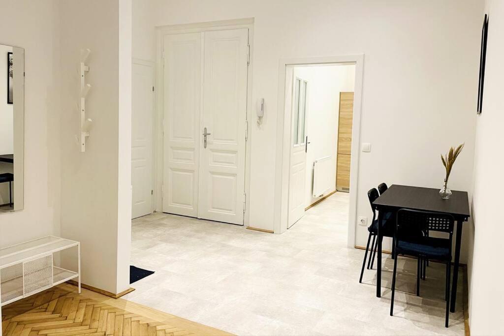 City-Center-Apartment Hip Area, Big & New Виена Екстериор снимка