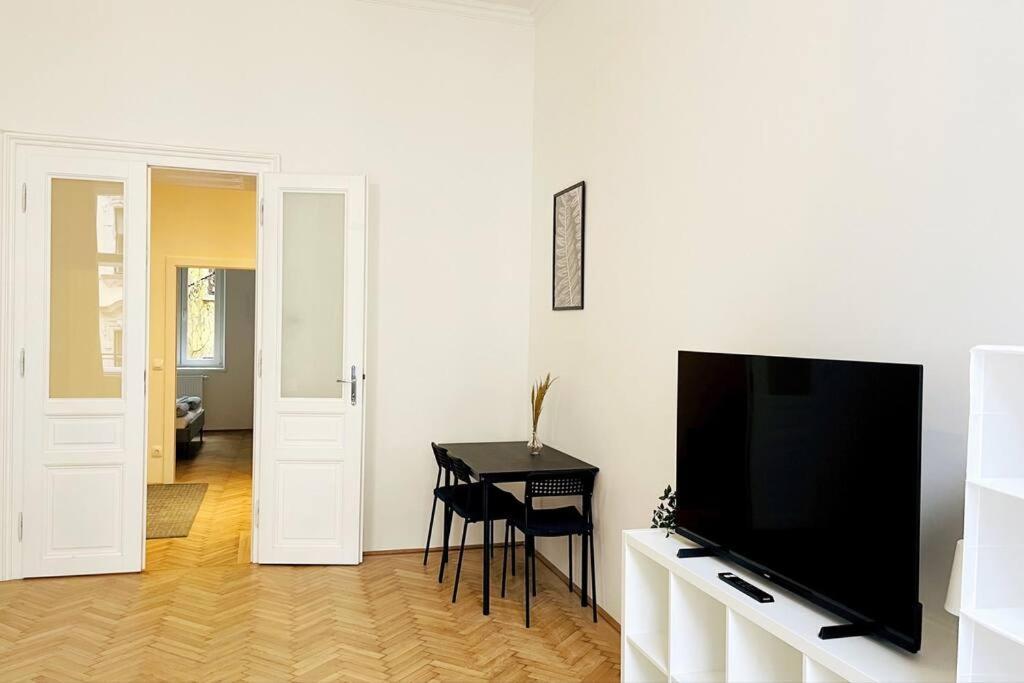 City-Center-Apartment Hip Area, Big & New Виена Екстериор снимка
